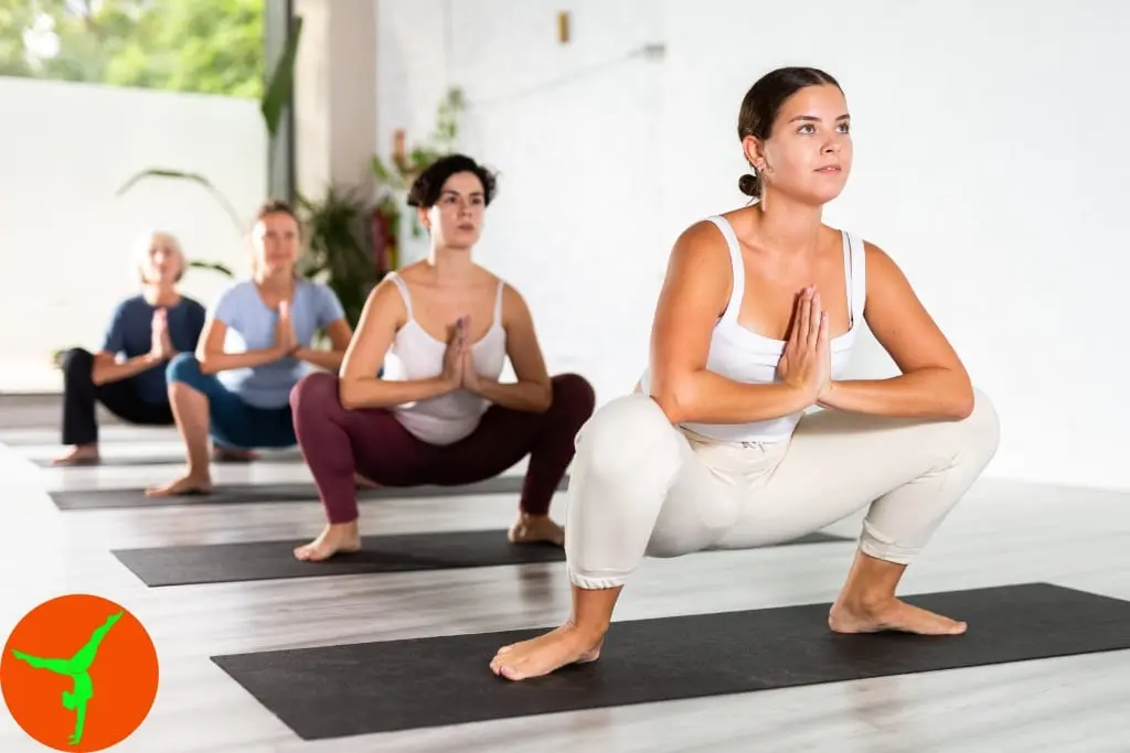 Malasana yoga: a postura da guirlanda como praticar malasana a postura guirlanda