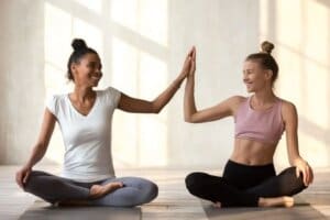 yoga ou ioga de duas pessoas dupla