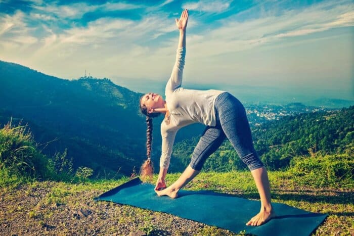 Trikonasana postura do triângulo