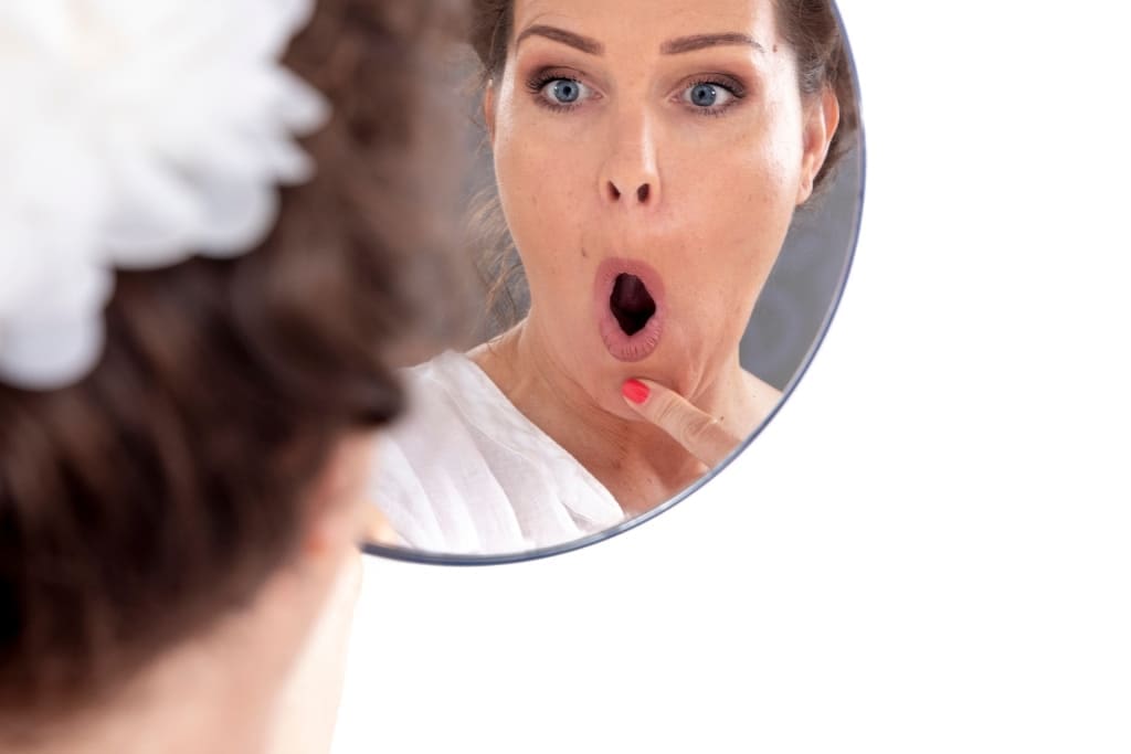 Yoga facial: a técnica capaz de rejuvenescer seu rosto exercício yoga facial O luminoso