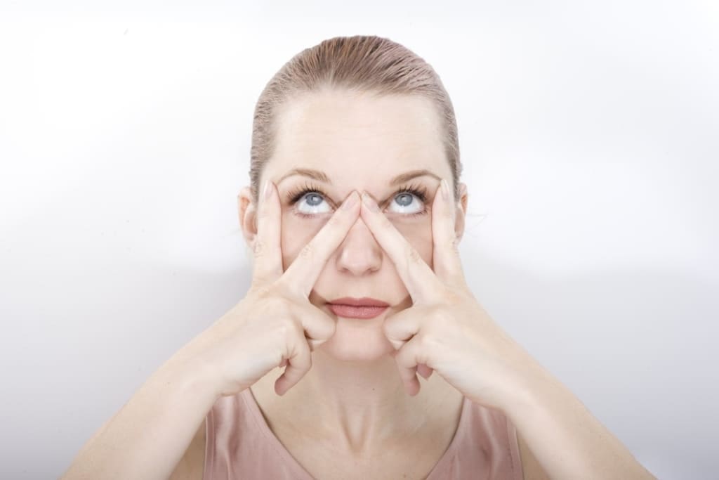 Yoga facial: a técnica capaz de rejuvenescer seu rosto exercício yoga facial beija flor