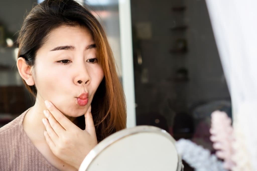 Dê Um Toque de Jovialidade em Seu Rosto Com a Yoga Facial yoga ou ioga facial exercícios