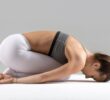 Yoga para dormir: 7 exercícios relaxantes