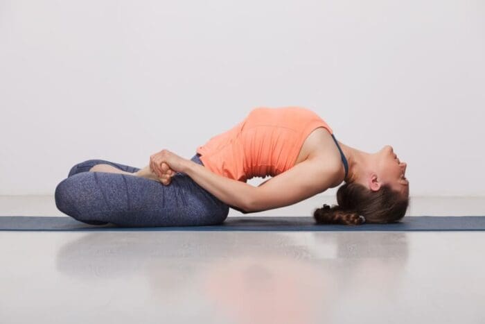 matsyasana a postura do peixe blog yoga ou ioga