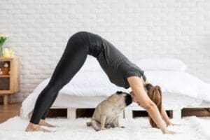 Blog Yoga ou Ioga - Só muda a escrita! Adho Mukha Svanasana cão olhando para baixo blog yoga ou ioga