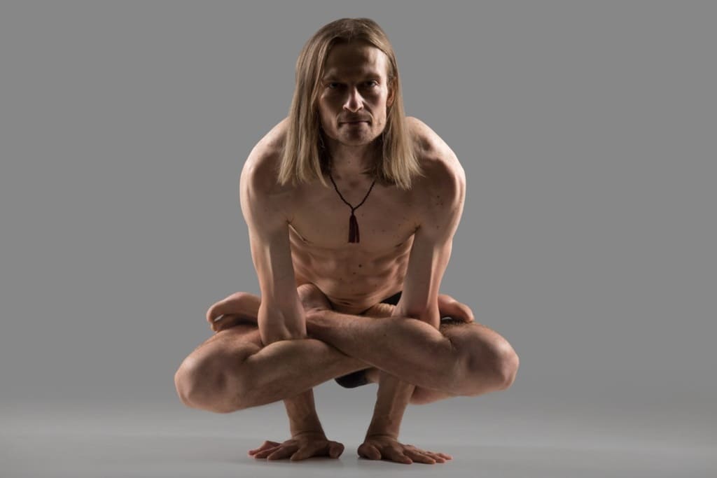 Hatha yoga: entenda o significado, diferenças e benefícios Kukkutasana asana Galo posturas do hatha yoga ou ioga