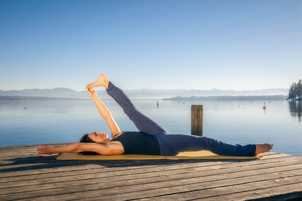 Utthita hasta padangusthasana: como fazer e os benefícios Supta Padangusthasana yoga ou ioga