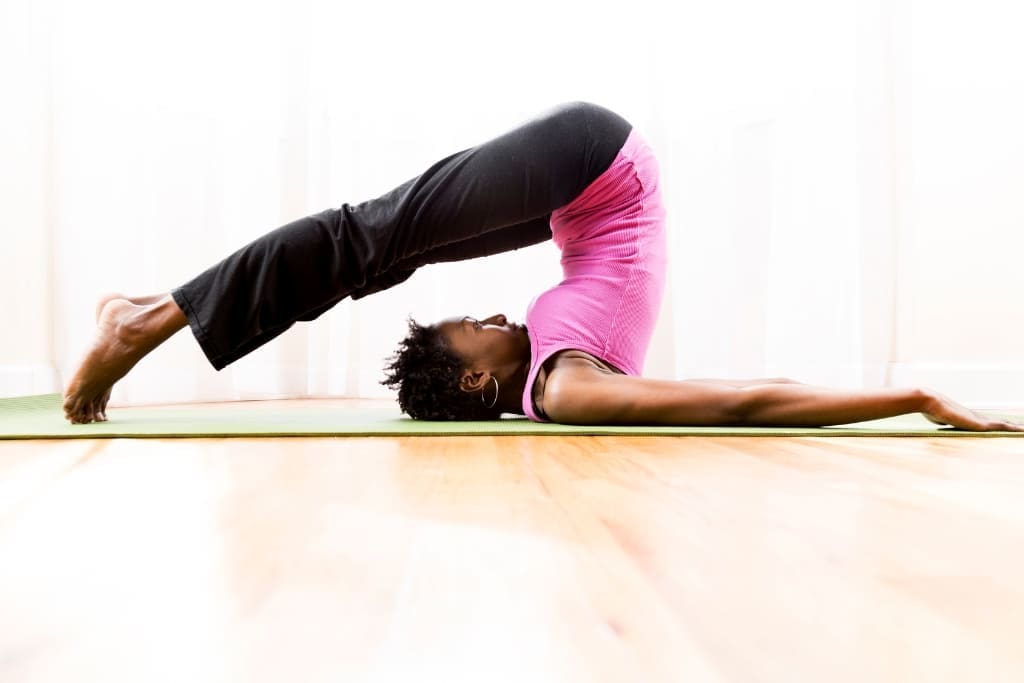 postura arado urdhva halasana