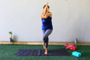 Garudasana postura da águia