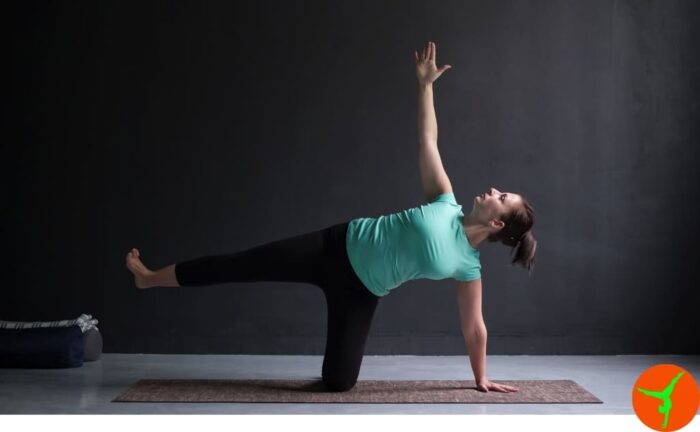 Vasisthasana prancha lateral joelho dobrado